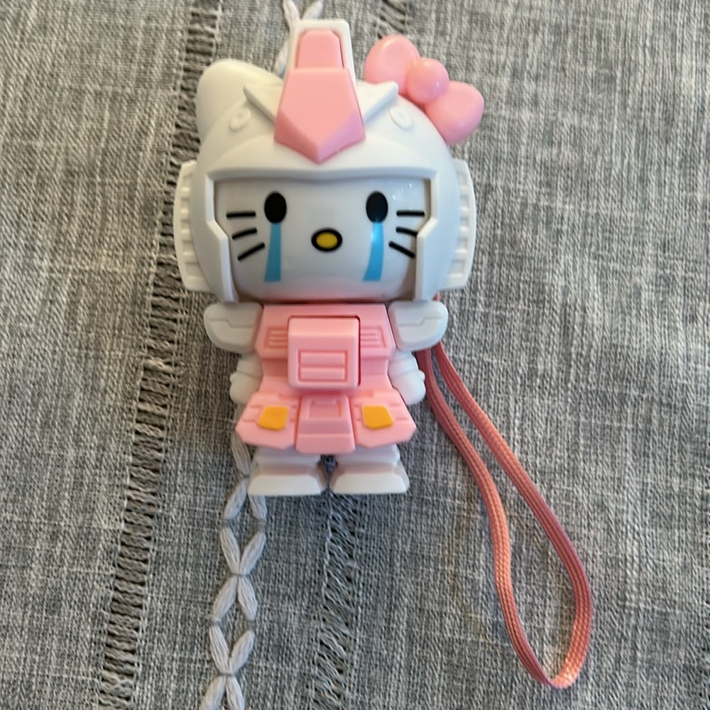 Robot Keychain - Picture 3 of 4